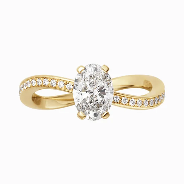 Sophie Bille Brahe short-form post: a yellow gold Ovale Mariage ring with an oval diamond and a pave-set band on a white background.